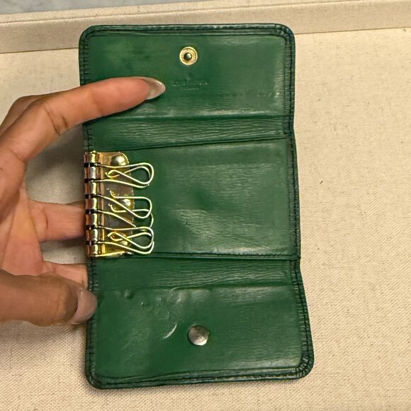 Louis Vuitton Epi 6 Key Holder - Picture 5 of 12
